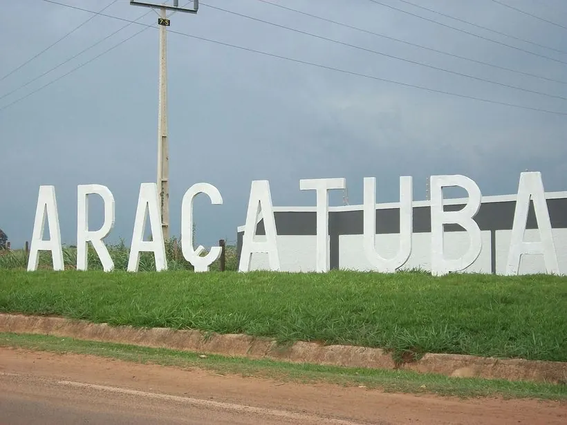Letreiro com o nome de Araçatuba