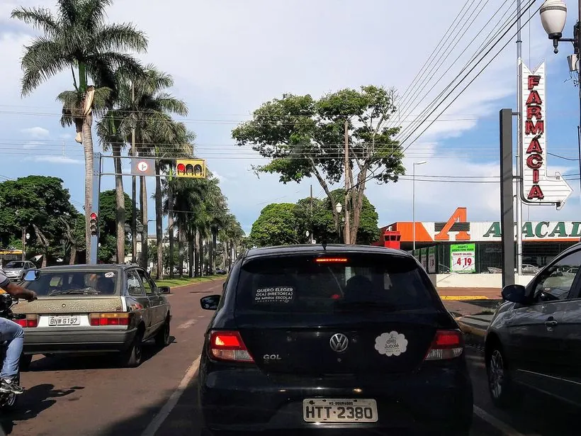 Movimento na Avenida Marcelino Pires, no centro de Dourados