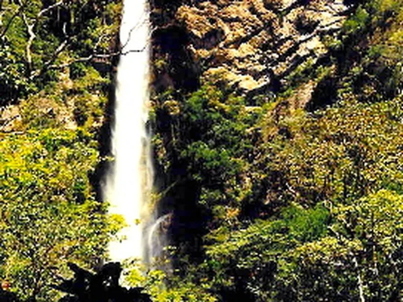 Cachoeira no Parque Municipal de Formosa de Goiás