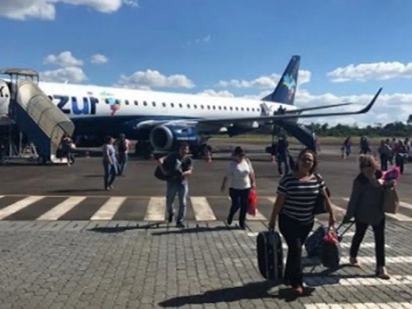 Avião no aeroporto de Ji-Paraná