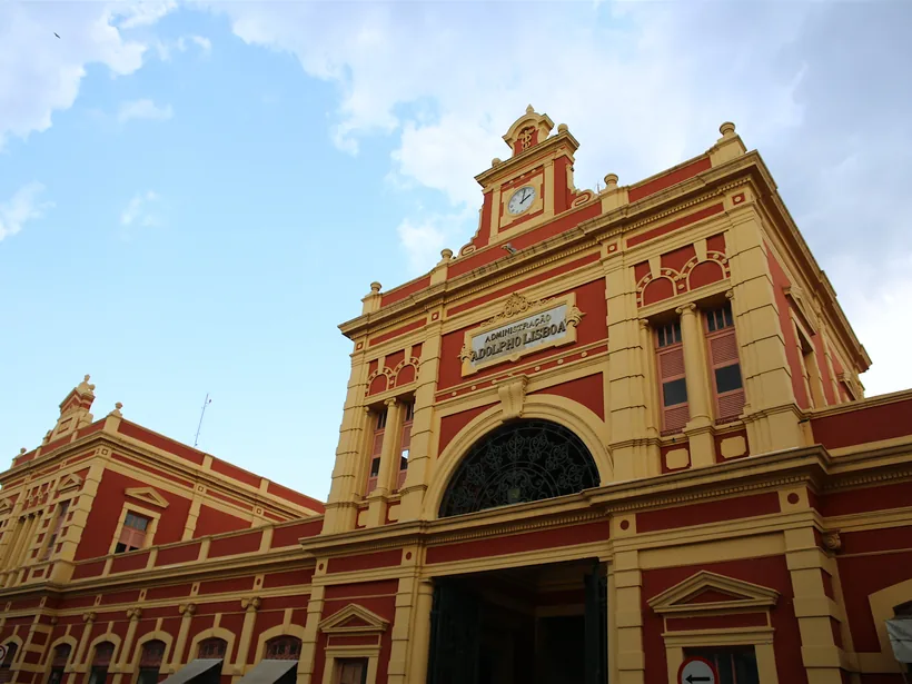Fachada do Mercado Municipal Adolpho Lisboa em Manaus