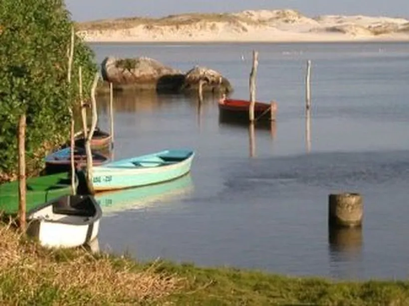 Barcos no rio da Madre na Guarda do Embaú, em Palhoça
