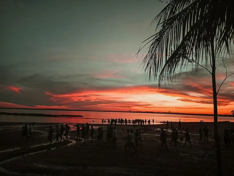Praia da Graciosa em Palmas ao pôr do sol