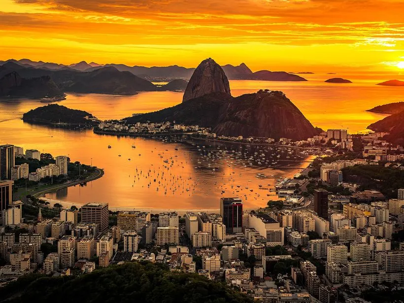 Morro do Pão de Açúcar visto ao amanhecer no Rio de Janeiro