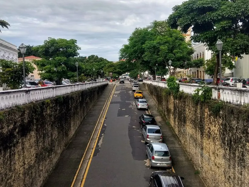 Casarios coloniais na Avenida Dom Pedro II em São Luís