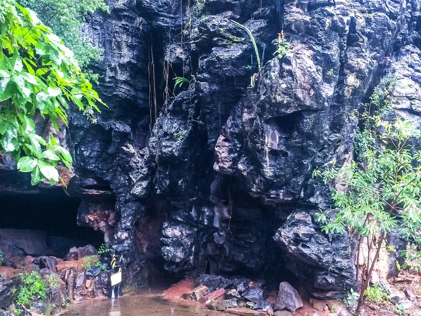 Entrada da Gruta Rei do Mato perto de Sete Lagoas