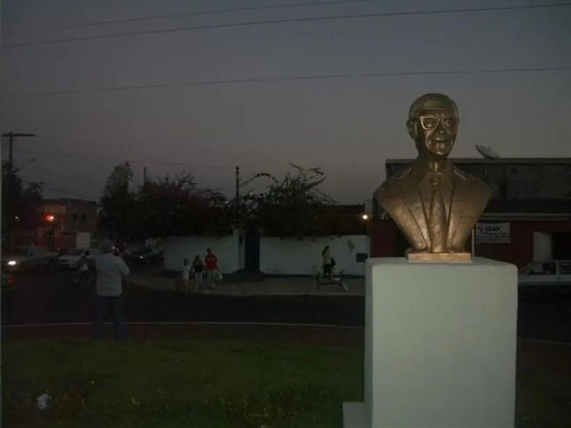 Estátua de Chico Xavier em Uberaba